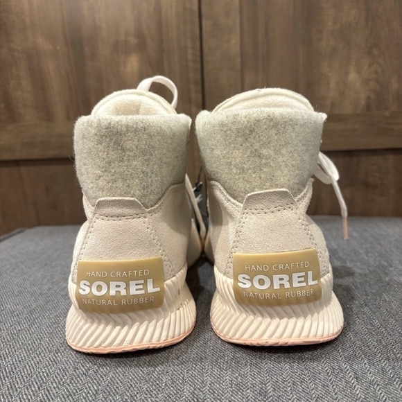 NWOB SOREL Out N About III Conquest Suede Boots stone white 9.5 - Picture 4 of 11